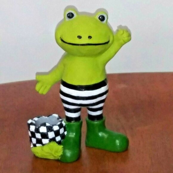 Frog statue resin Black white stripes designer inspired indoor/outdoor decor - Picture 11 of 12